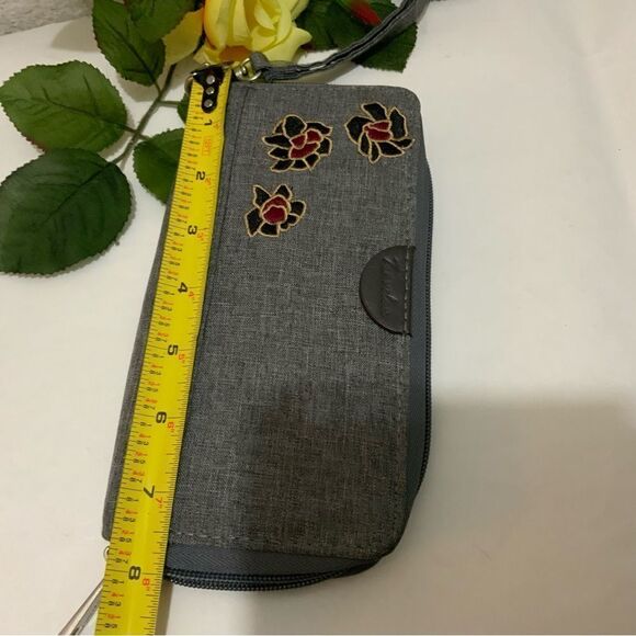 NEW TRAVELON RFID BLOCKING WALLET -  GRAY WITH EMBROIDERED FLOWERS - Picture 12 of 13